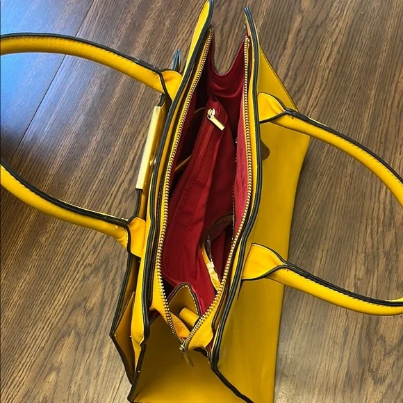 Elegant Yellow Croc-Embossed Satchel - Picture 3 of 4